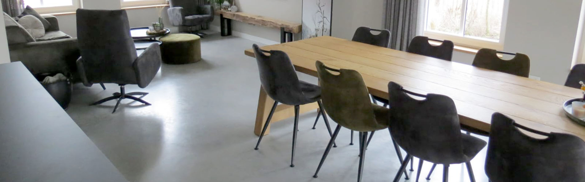 modern-coated-beton-huis-sint-oedenrode Volledige benedenverdieping met woonbeton in Sint-Oedenrode, aangelegd door AV Betonvloeren.