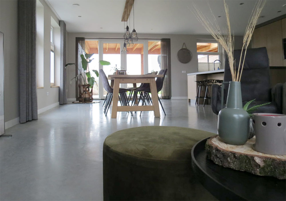 woonbeton-vloer-huis-sint-oedenrode-avbeton woonkamer met betonvloer